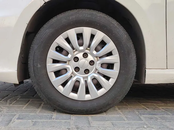 Car image 10