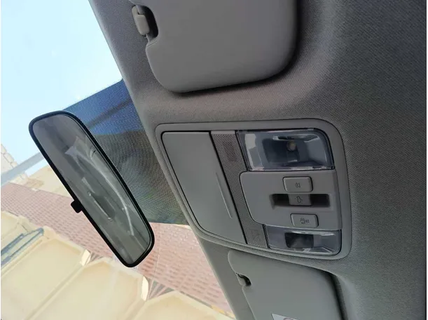 Car image 28