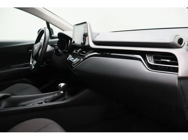 Car image 10