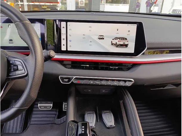 Car image 15