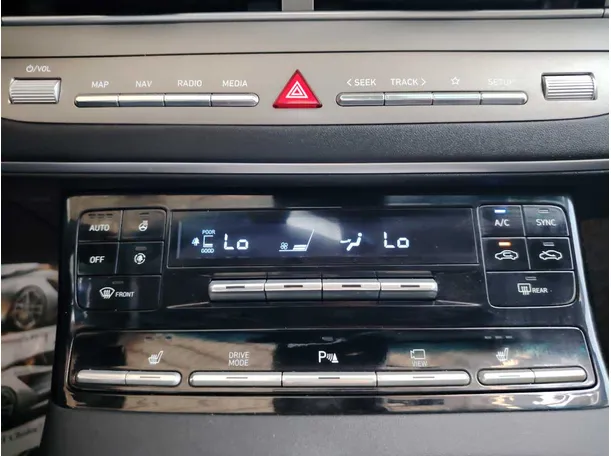 Car image 24