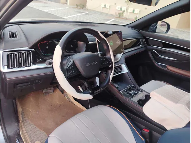 Car image 12