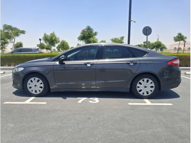 Car image 8
