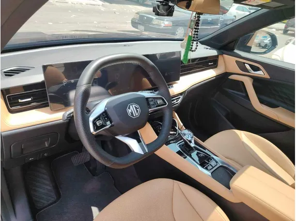 Car image 13