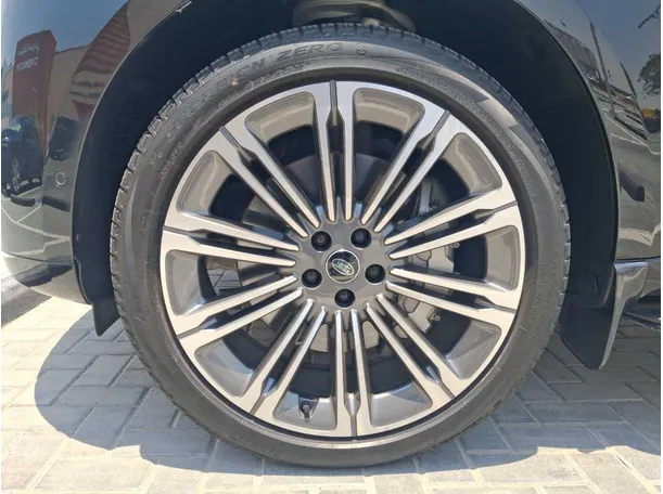Car image 9