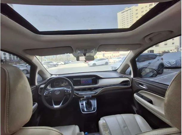 Car image 15
