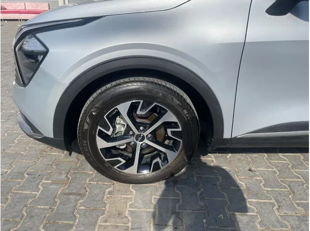 Car image 9