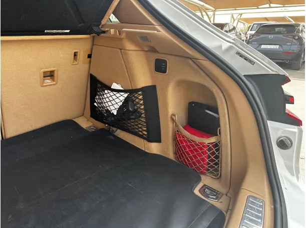 Car image 25