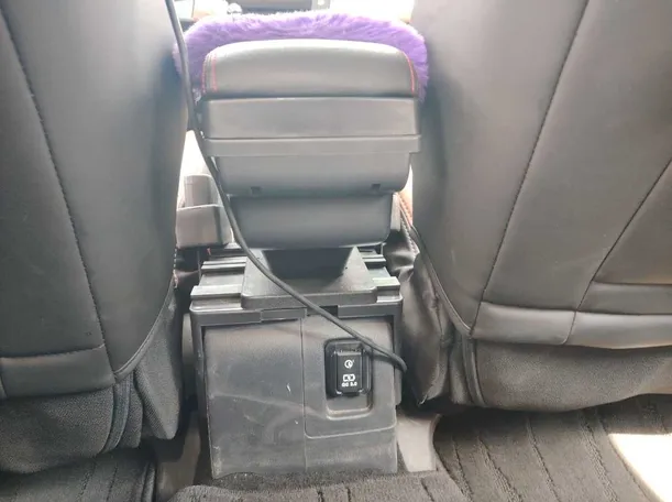 Car image 25