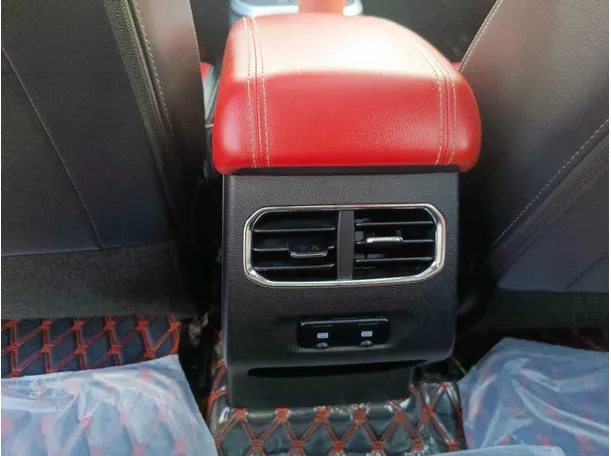 Car image 32