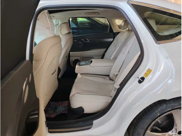 Car image 13