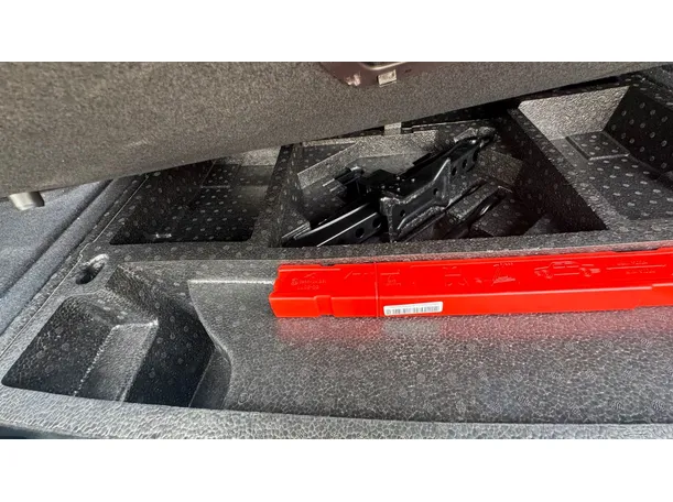 Car image 24