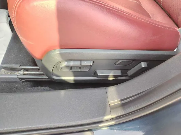 Car image 33