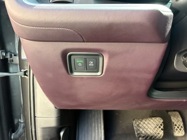 Car image 28