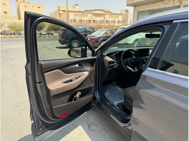 Car image 10