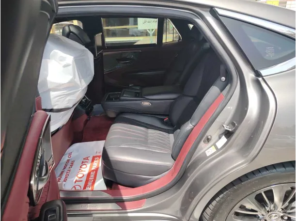 Car image 15