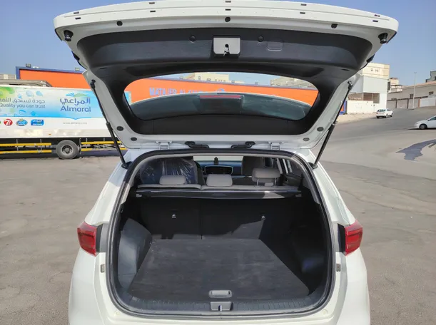 Car image 25