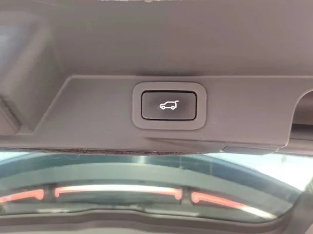 Car image 32