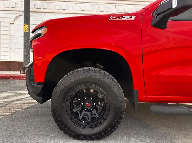 Car image 9