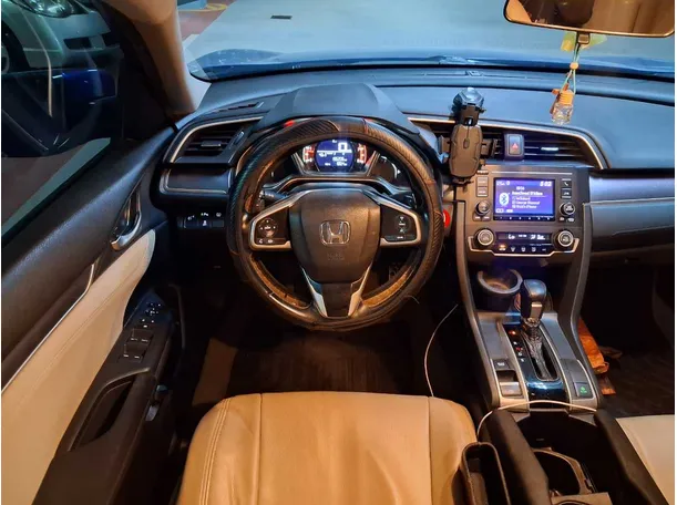 Car image 13