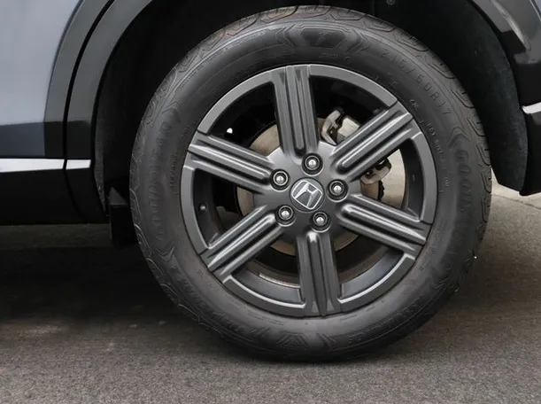 Car image 6