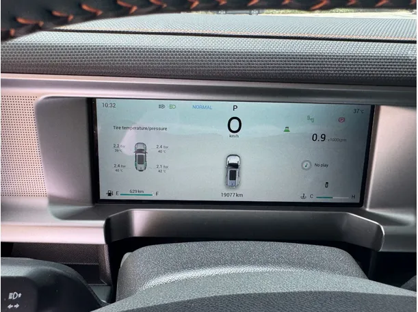Car image 18