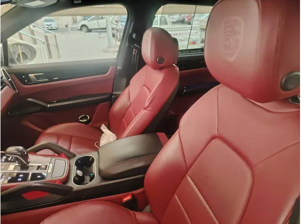 Car image 15