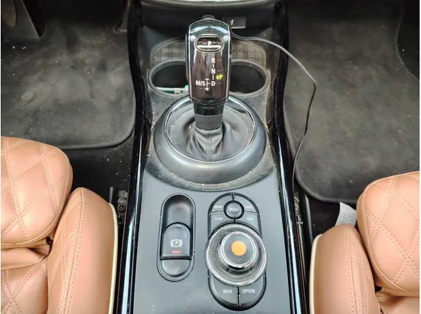 Car image 19