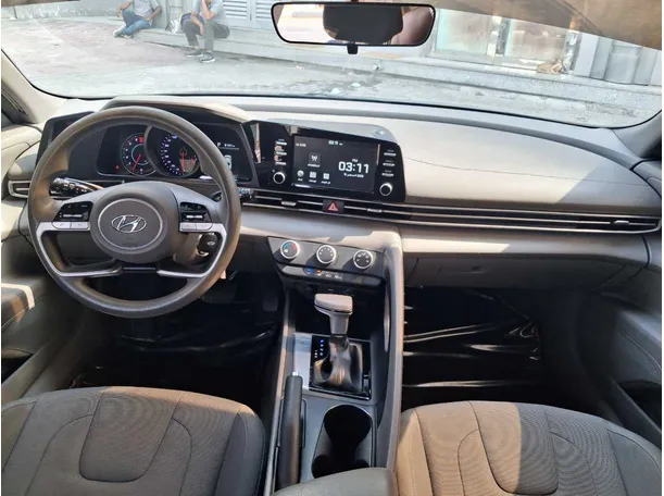 Car image 16