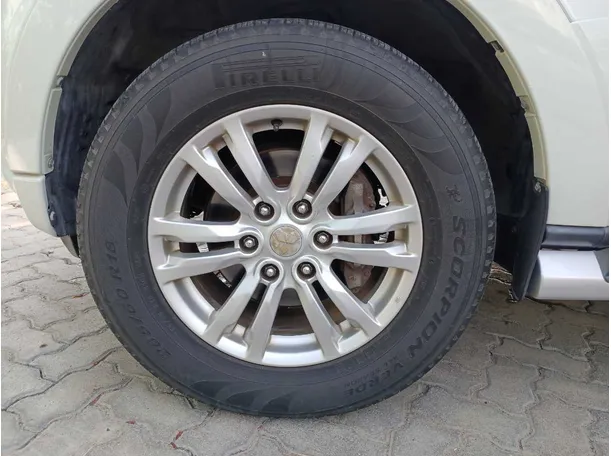 Car image 9