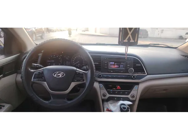 Car image 18