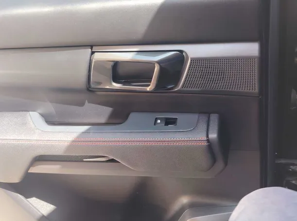 Car image 30