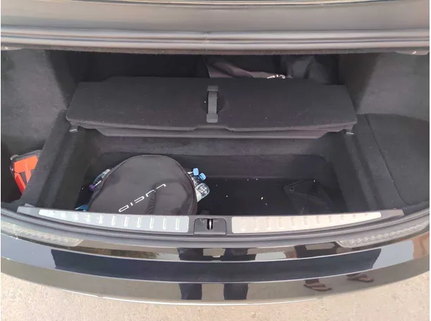 Car image 30