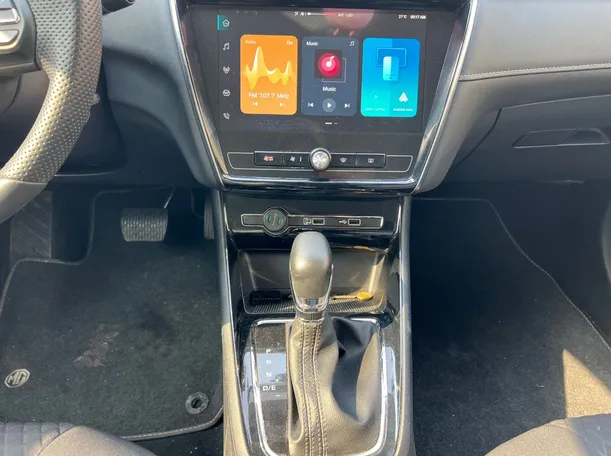 Car image 17