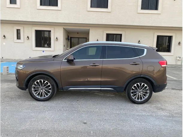 Car image 8