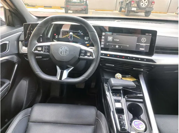 Car image 17