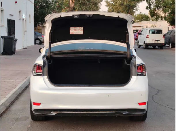 Car image 26