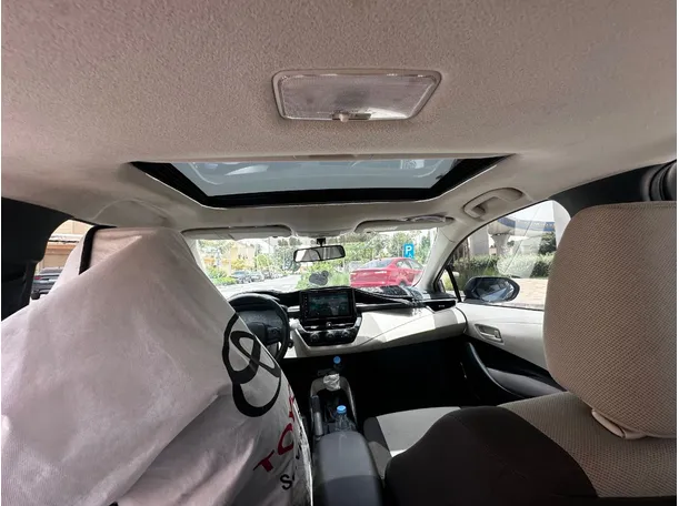 Car image 16