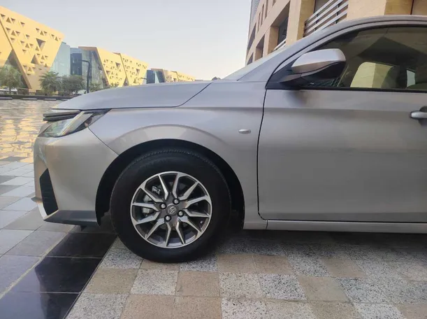 Car image 8