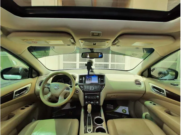 Car image 16