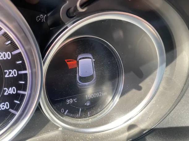 Car image 19