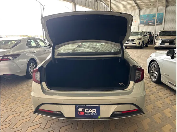 Car image 17