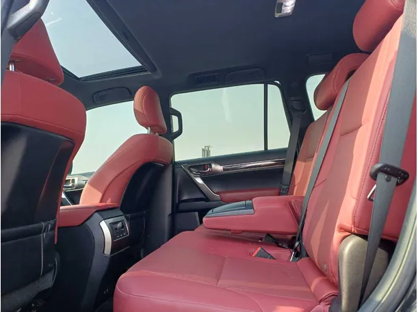 Car image 13