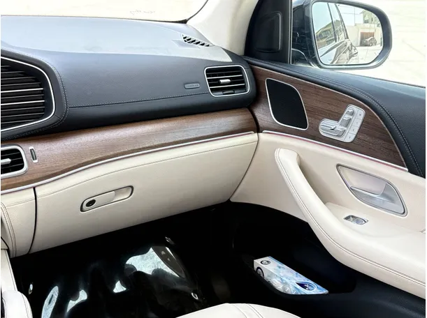 Car image 29