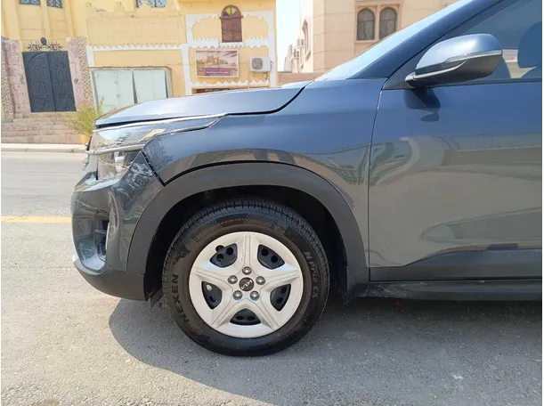 Car image 10
