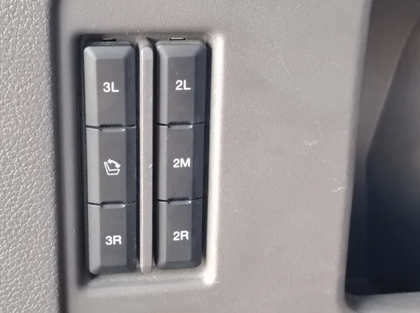 Car image 35