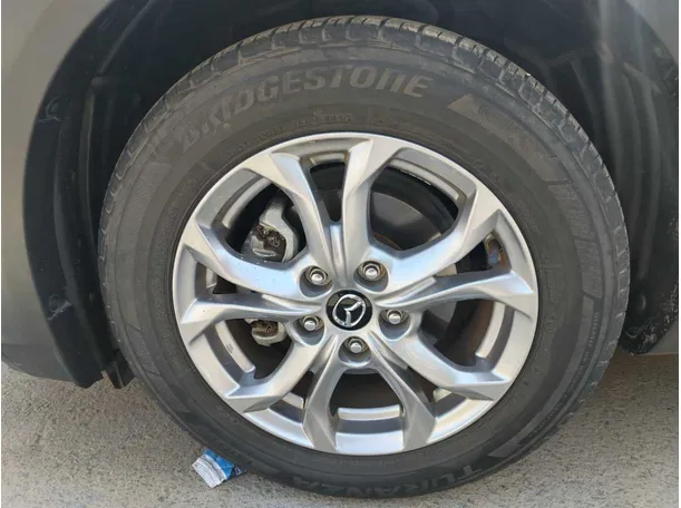 Car image 10