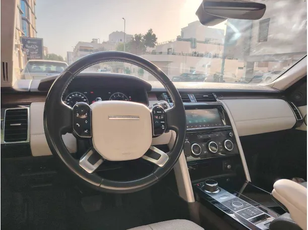 Car image 25