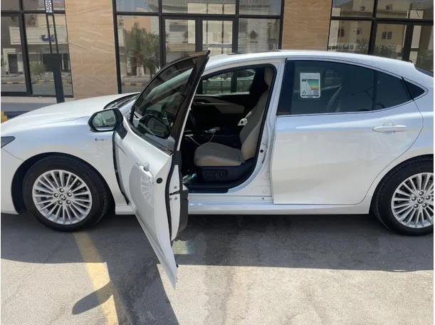 Car image 12