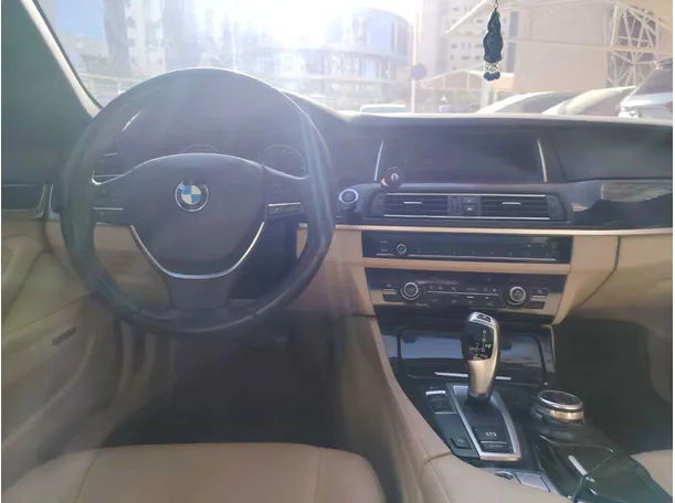 Car image 19